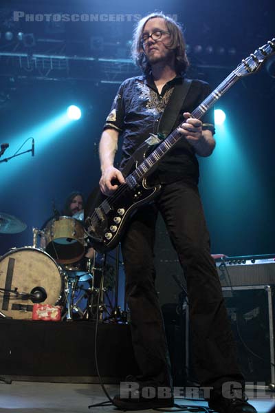 KING KHAN AND THE SHRINES - 2011-04-24 - PARIS - La Machine (du Moulin Rouge) - 